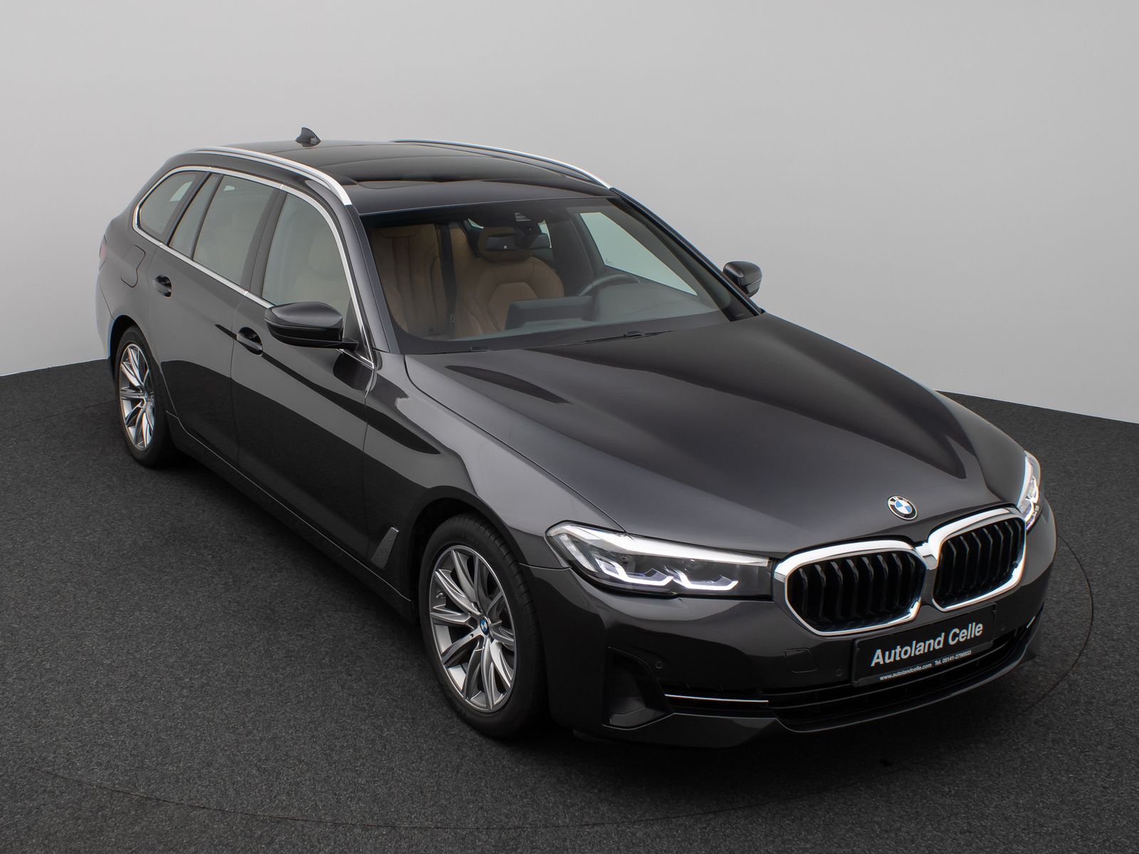 Fahrzeugabbildung BMW 520d Panorama DAB Leder AHK Alarm M Sport 18Zoll