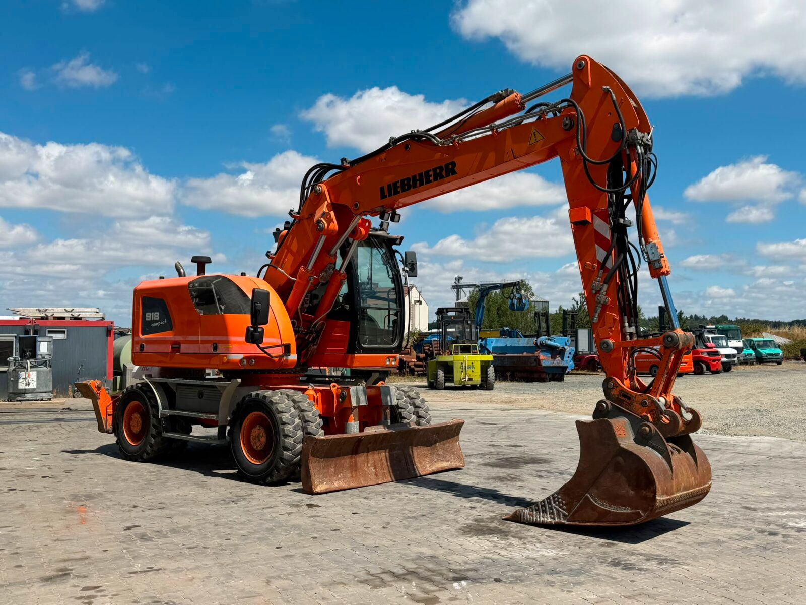 Fahrzeugabbildung Liebherr A 918 Compact