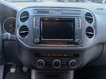 Volkswagen Tiguan - 12