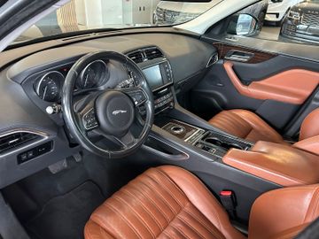 Jaguar F-Pace - 8