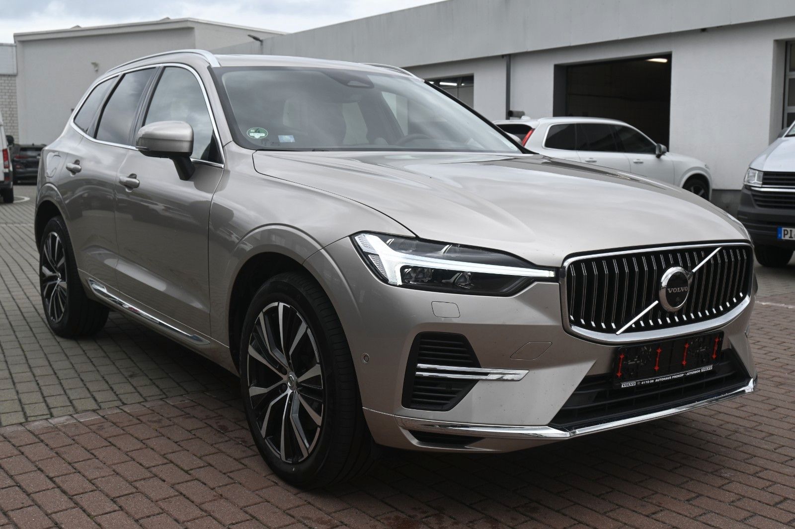 Fahrzeugabbildung Volvo XC60 T8 Ultimate Bright RC Plug-In B&W*LUFT*360°