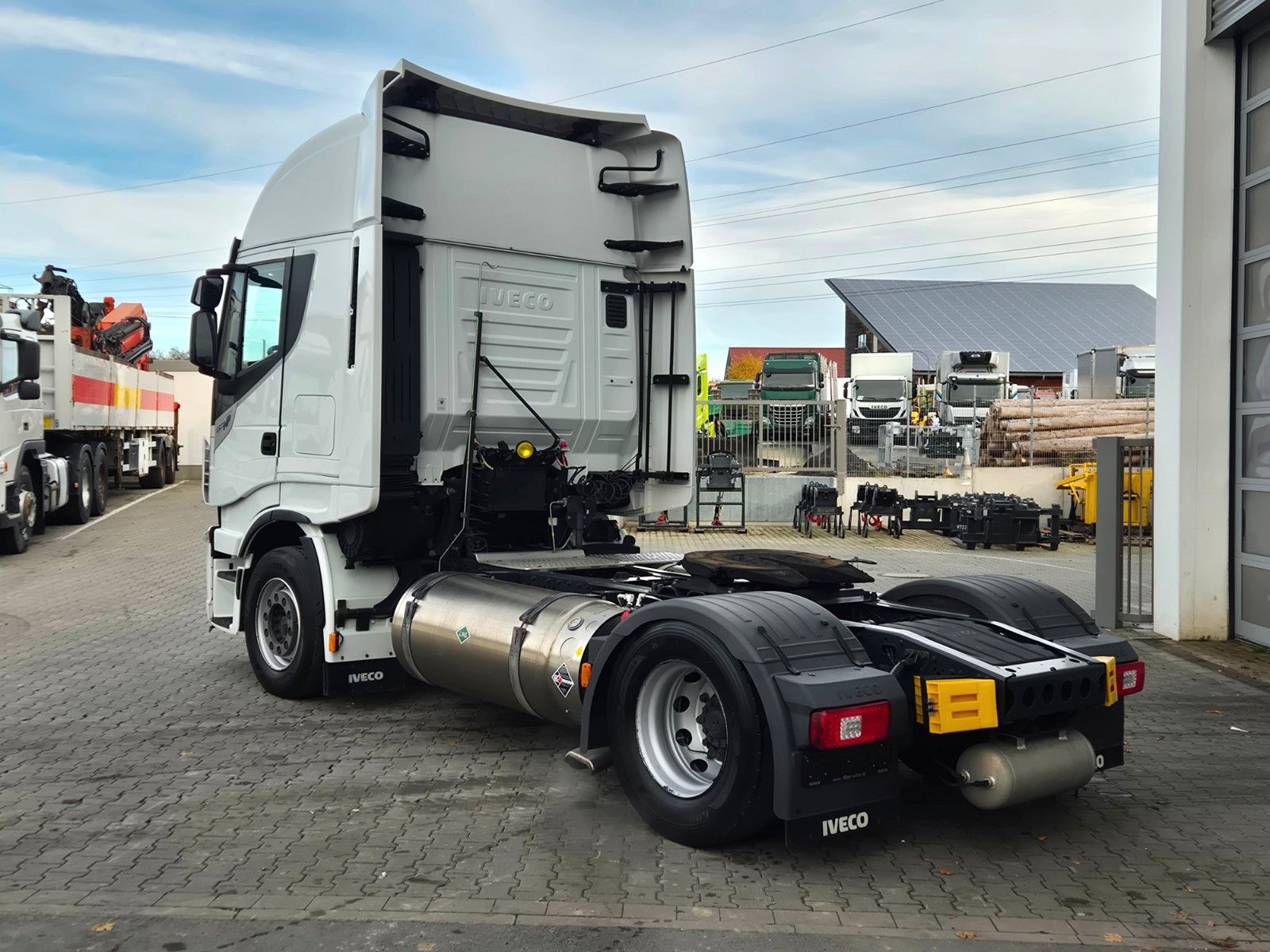 Fahrzeugabbildung Iveco Stralis 460NP LNG Standklima Xenon 3 Stück