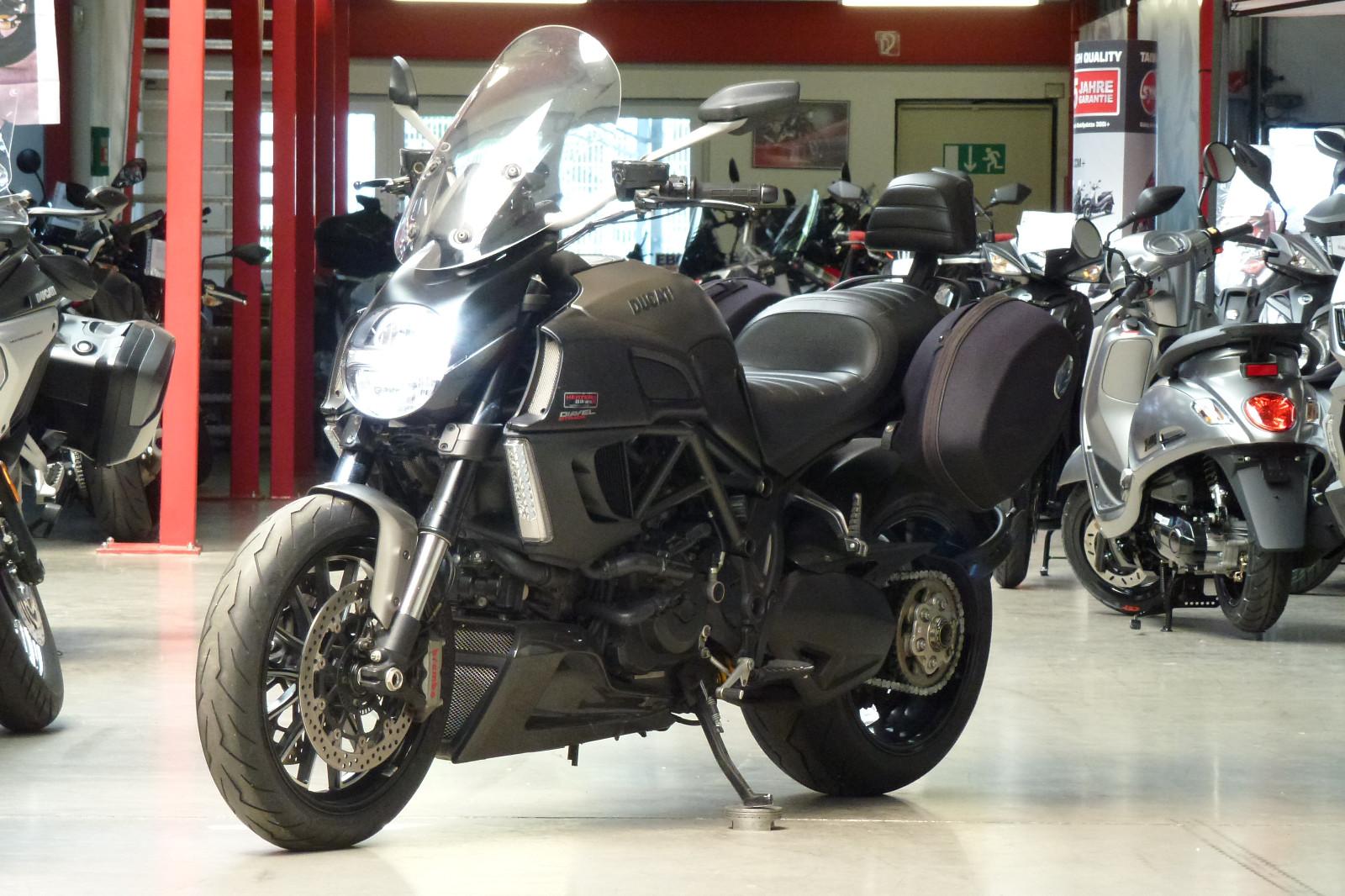 Ducati Diavel Strada