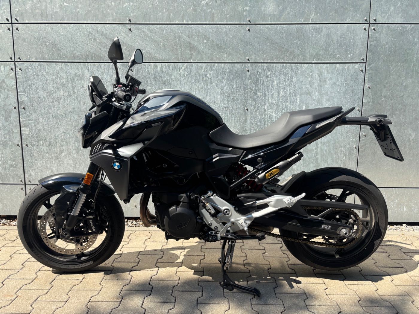 Fahrzeugabbildung BMW F 900 R Triple Black 2 Pakete