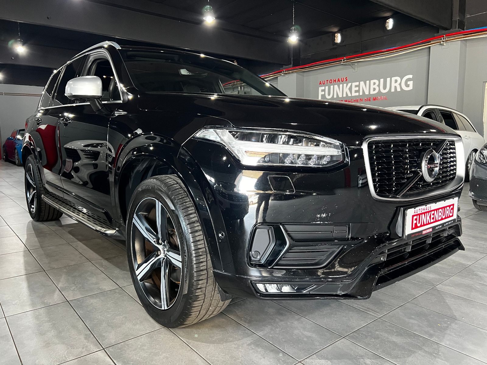 Volvo XC90 - 1