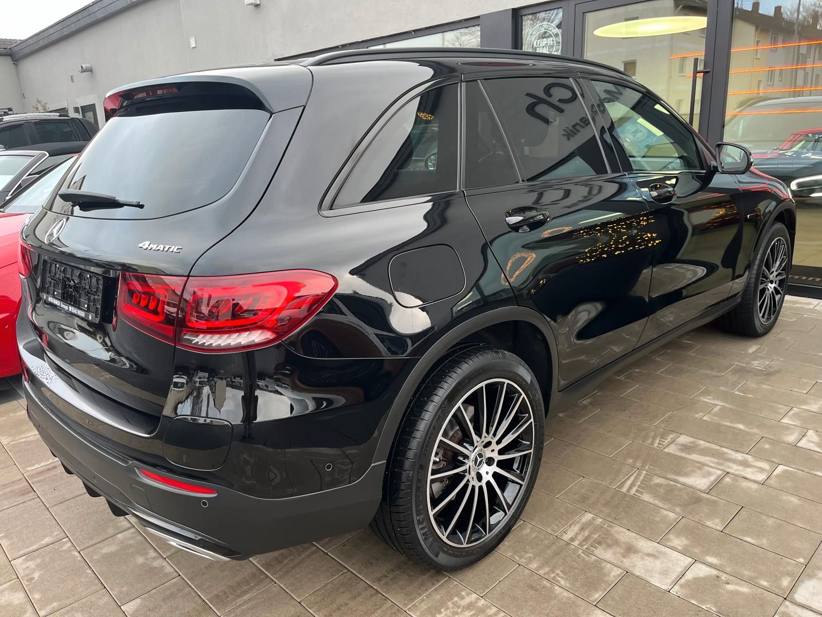 Fahrzeugabbildung Mercedes-Benz GLC 300e 4Matic AMG-Line*Pano*Night*Business*1.H