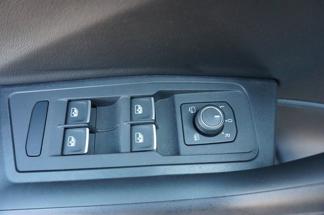 Fahrzeugabbildung Volkswagen T-Roc Cabriolet TSI R-Line DSG LEDplus Navi AID