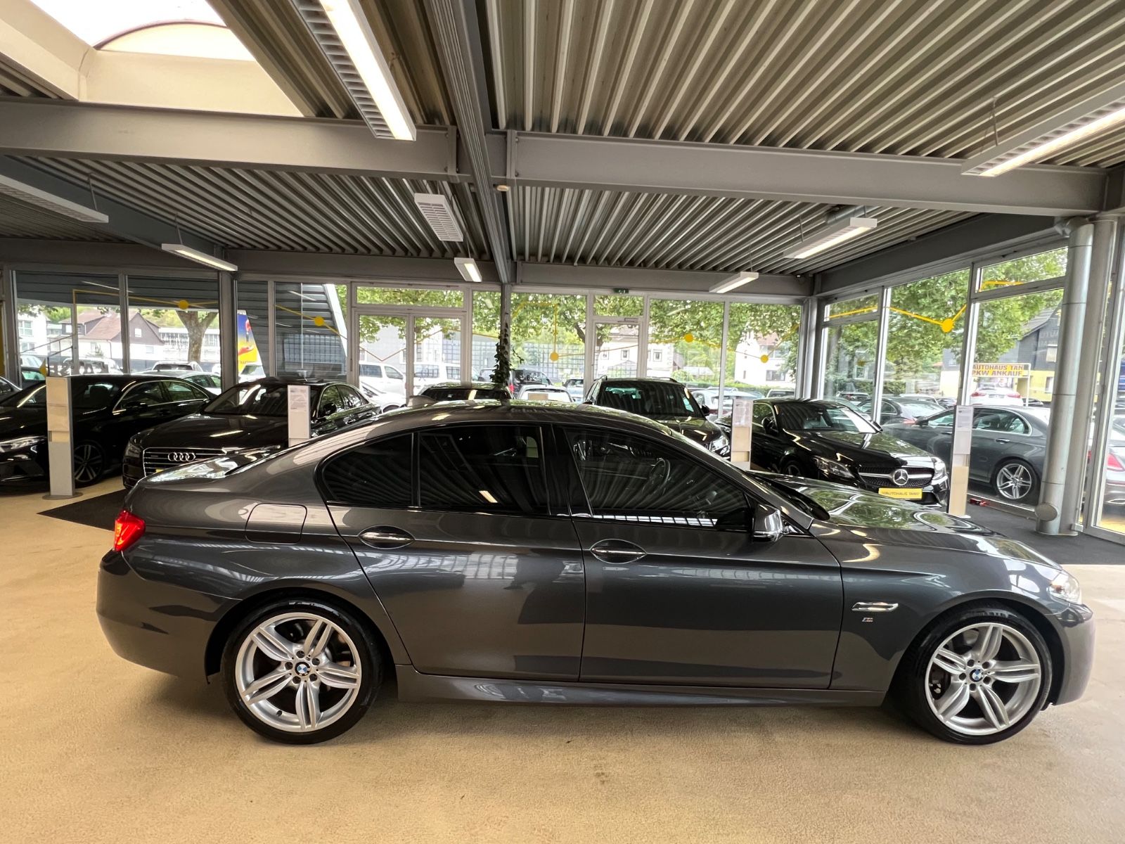 Fahrzeugabbildung BMW 530 5 Lim. M SPORT PAKET * LCI * HEAD-UP*