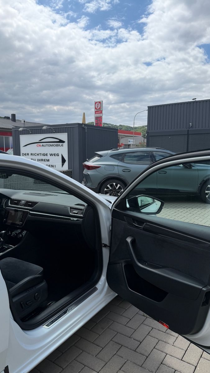 Skoda Superb Combi SportLine 4x4 DSG AHK Pano foto 12