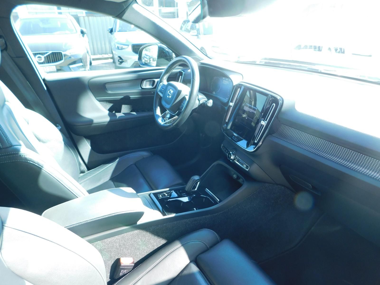 Fahrzeugabbildung Volvo XC40 B5 AWD R-Design
