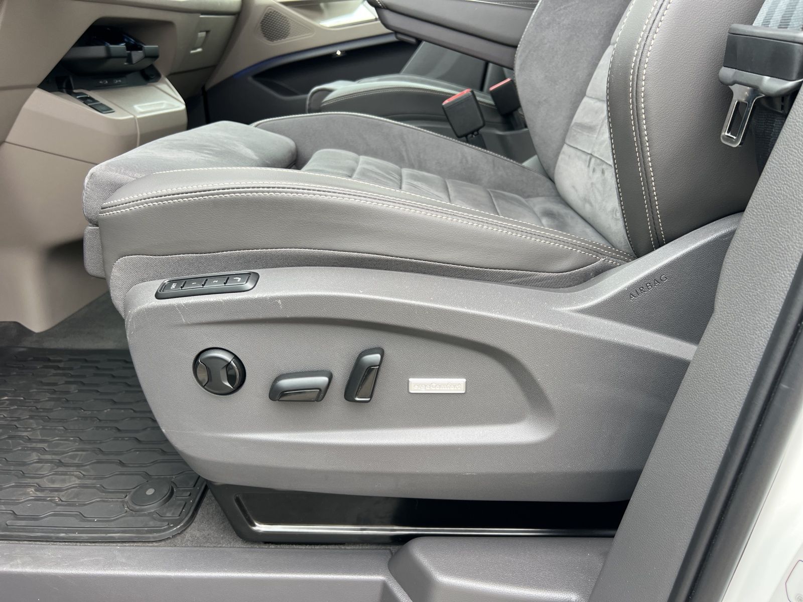 Fahrzeugabbildung Volkswagen T7 Multivan Style DSG TSI IQ-LED AHK H&K