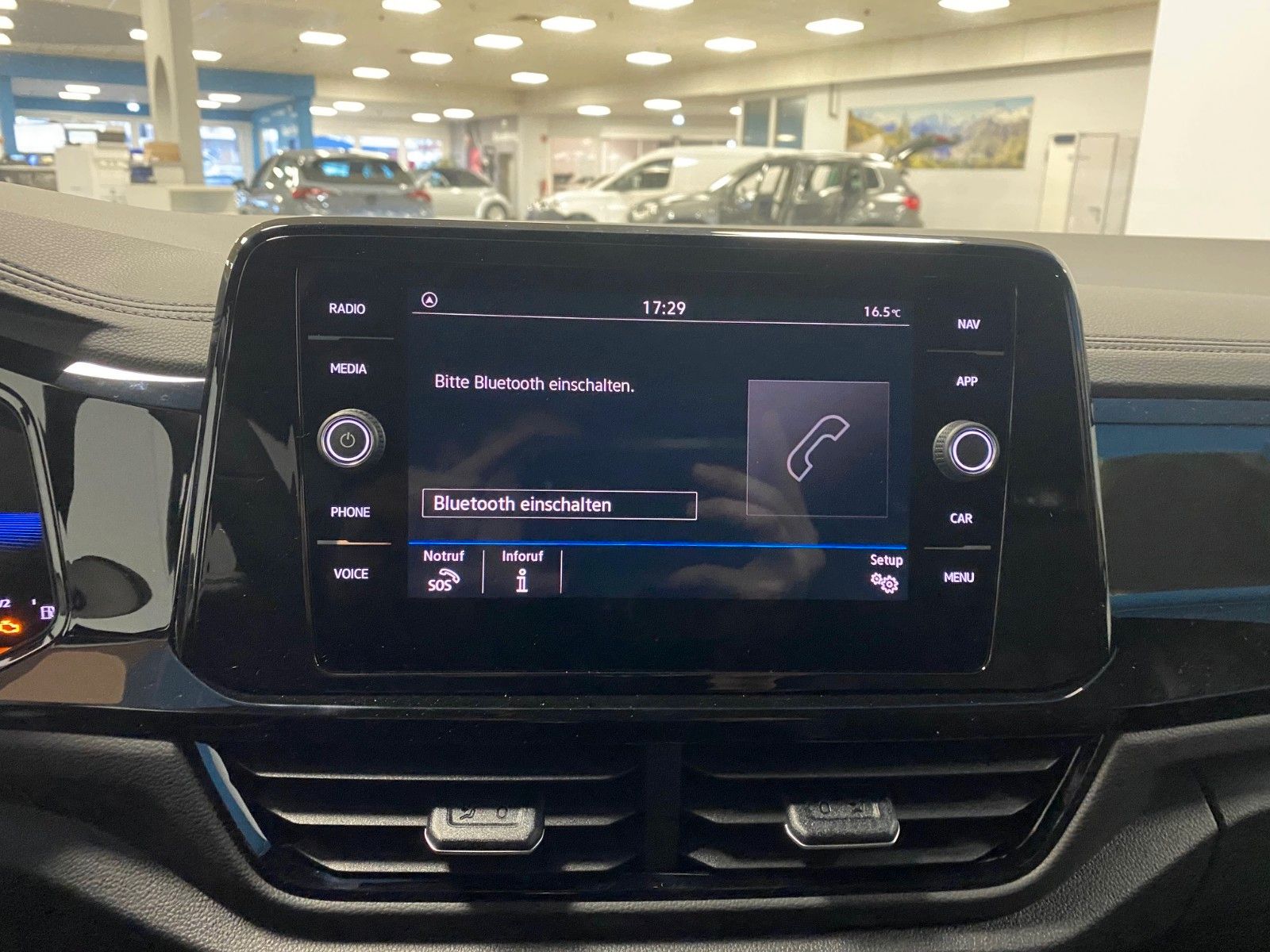 Fahrzeugabbildung Volkswagen T-Roc 1.5 TSI DSG R-Line+ACC+AHK+19"+KAMERA+LED+