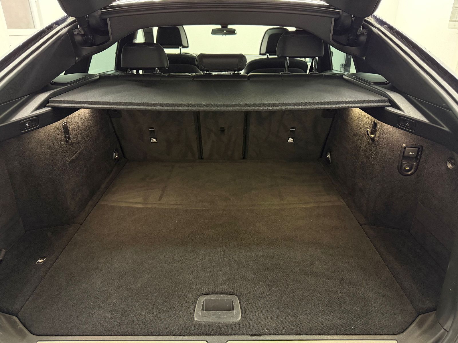 Fahrzeugabbildung BMW 640 d xDrive M SPORT/LED/AHK/HuD/PANO/ACC/H&K