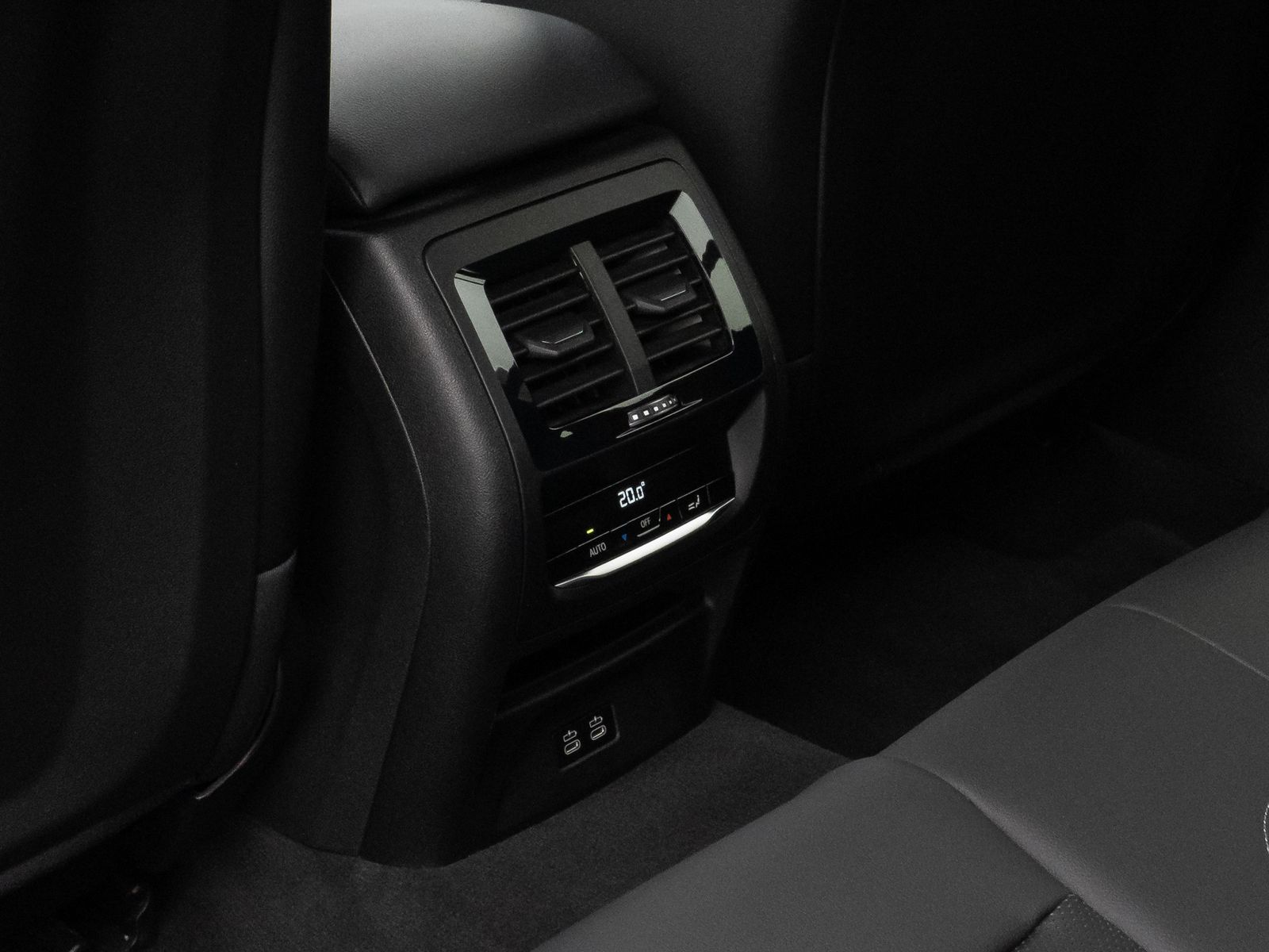 Fahrzeugabbildung BMW X3 xD30e Kamera HUD Lenkrhzg Stop&Go AHK Sport