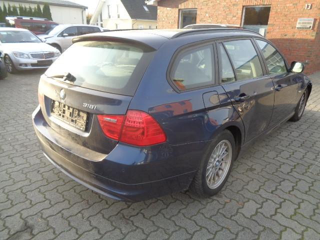 BMW 318 2011 — rear view