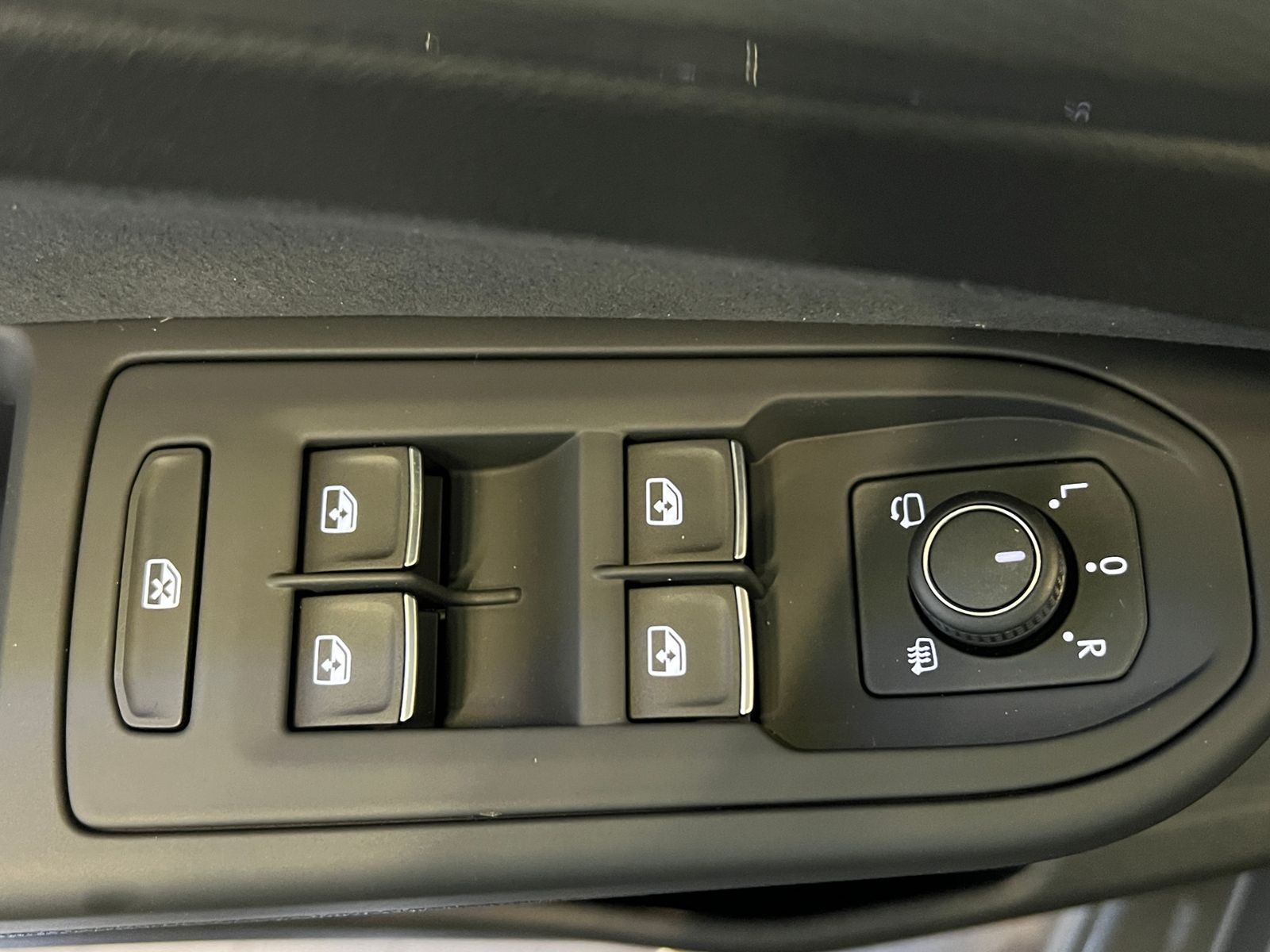 Fahrzeugabbildung Volkswagen Golf VIII Variant Style 1.5 eTSI DSG *IQ.Light,