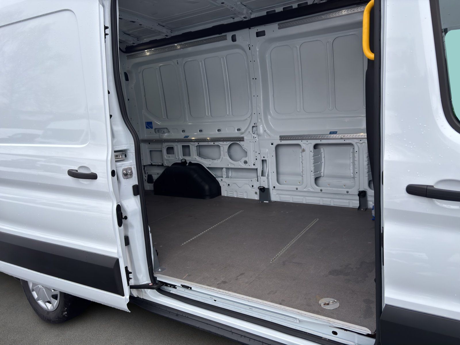 Fahrzeugabbildung Ford Transit 350 L3 Limited