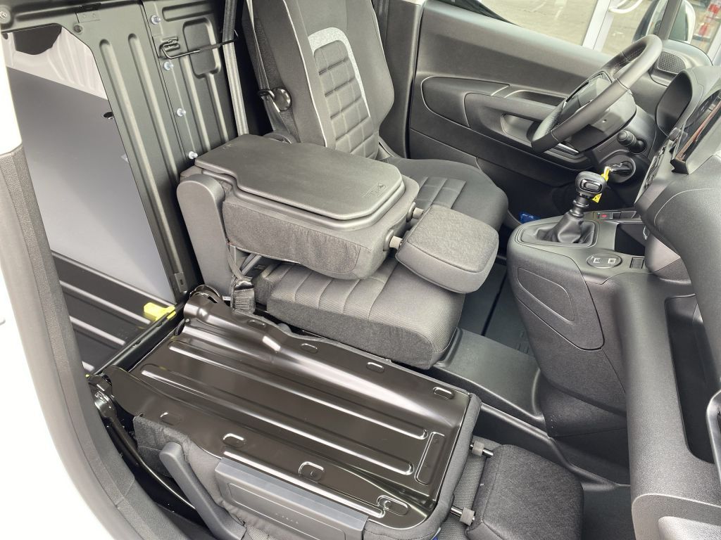 Fahrzeugabbildung Citroën Berlingo 1.5 Diesel 100 M XTR *Navi*Cam*3 Sitze*