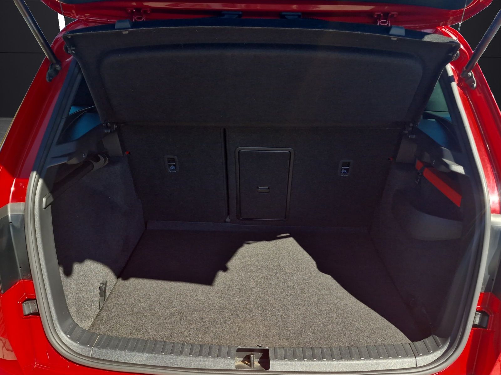 Fahrzeugabbildung SKODA Karoq Sportline 4x4 2.0 TDI LED AHK SHZ ACC