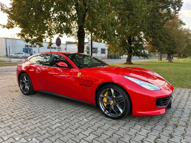 Ferrari GTC4 LussoT Navi Kamera Tempo SHZ PDC Leder