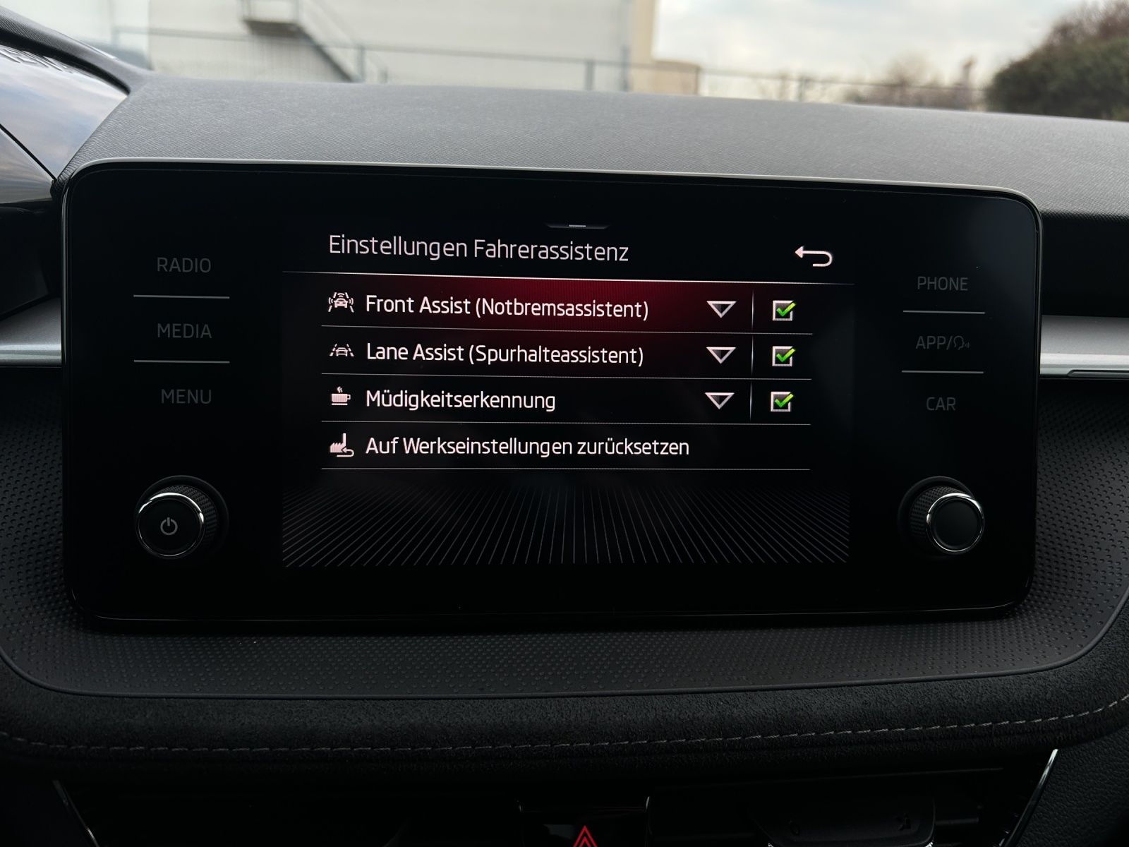 Fahrzeugabbildung SKODA Fabia Style TSI DSG LED SH RFK AID Ambiente Clim