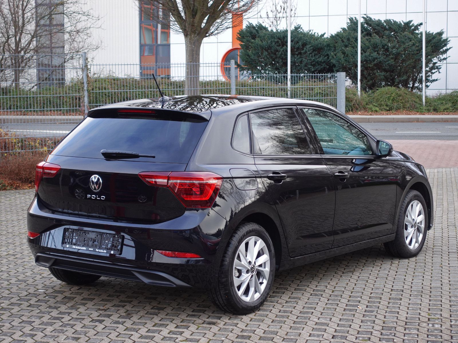 Fahrzeugabbildung Volkswagen Polo 1.0 TSI DSG Style Matrix Travel-Assist