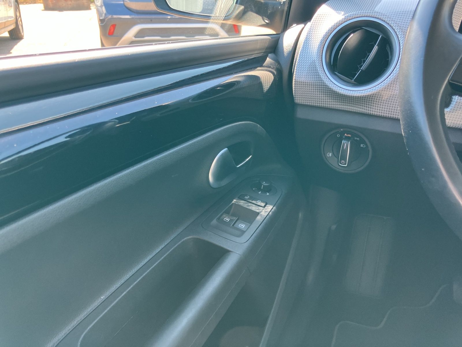 Fahrzeugabbildung Volkswagen up! e-up! Style Plus SHZ DAB+ Klima Bluetooth