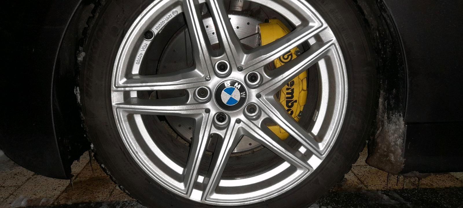 BMW 330 2006 — салон