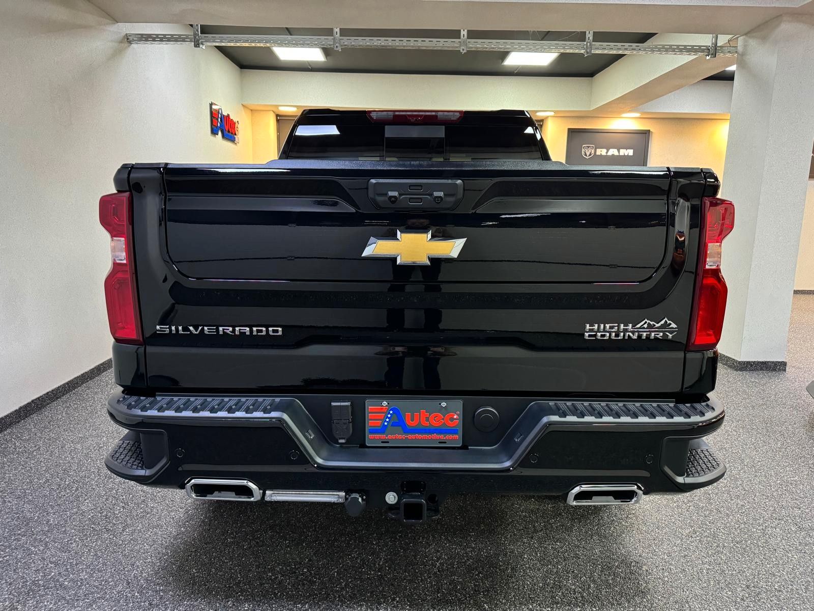 Fahrzeugabbildung Chevrolet 2026 SILVERADO DURAMAX DIESEL 4x4 HIGH COUNTRY