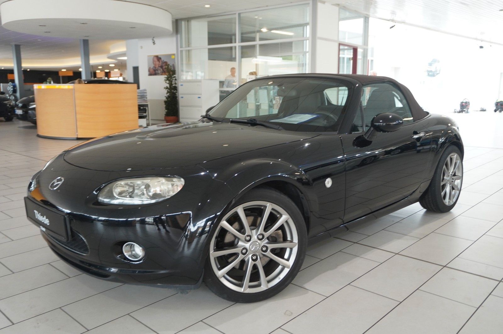 Fahrzeugabbildung Mazda MX-5 1.8 NISEKO ROADSTER SPORT/SHZ/NEBEL/MULTI.