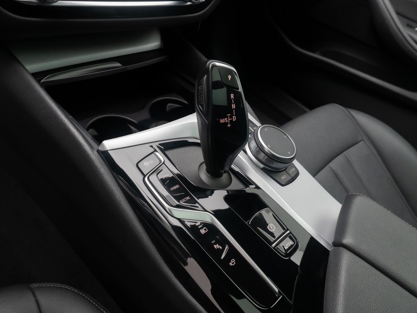Fahrzeugabbildung BMW 530e xD Panorama 360&deg;DAB HiFi 4xKlima AHK Alarm