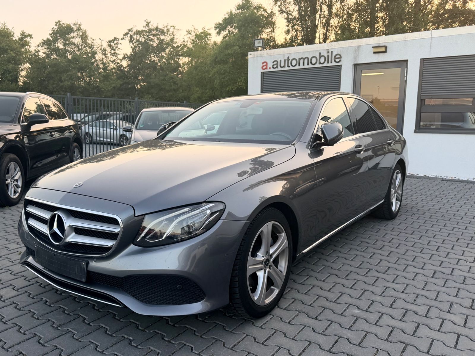 MERCEDES-BENZ E 220 d *Avantgarde*Teilleder*Burmester Sound*