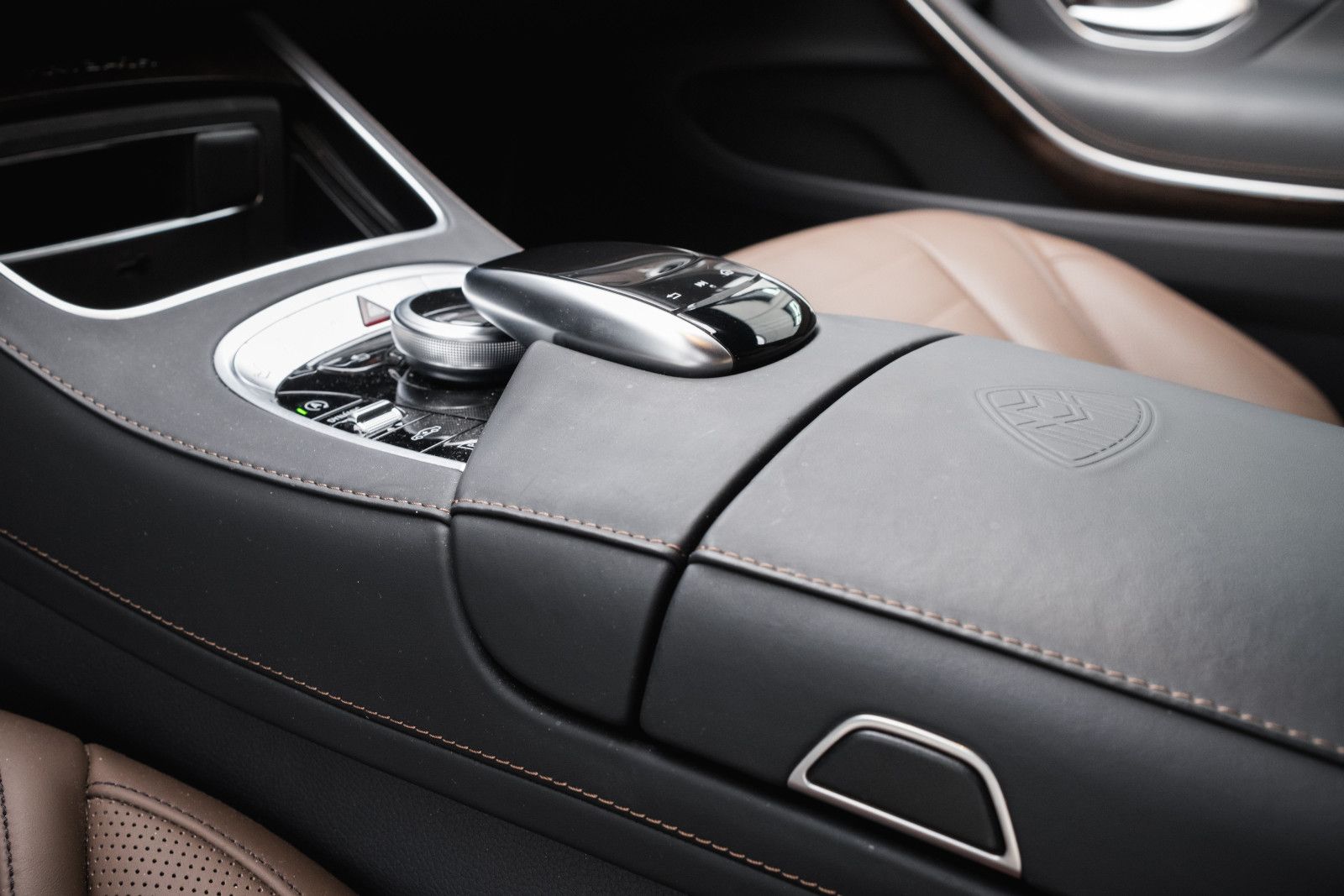 Fahrzeugabbildung Mercedes-Benz S 560 S  Maybach 4Matic-Park-Paket-Burmester