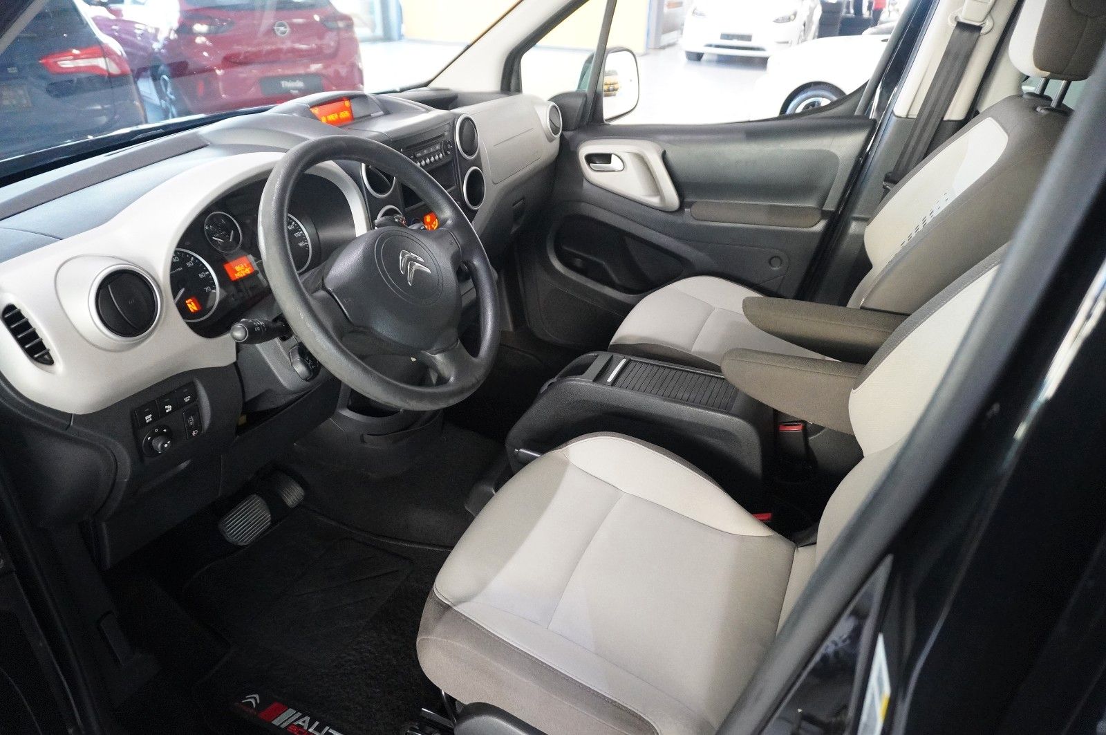 Fahrzeugabbildung Citroën Berlingo Kombi 1.6 HDI SELECTION 5-SITZ KLIMA/SH