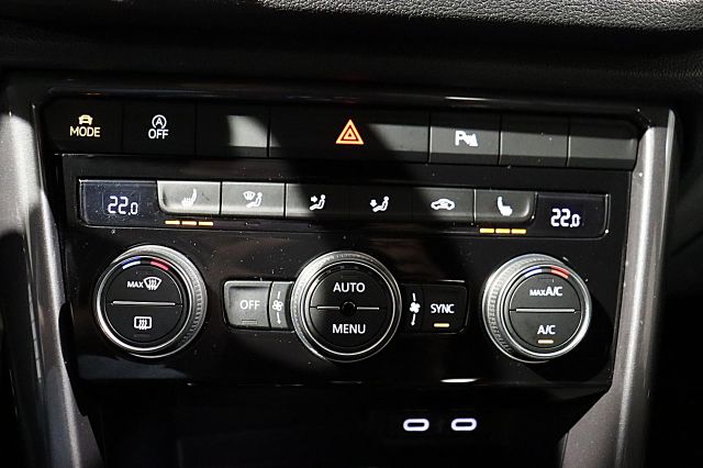 T-Roc Sport 1.5 TSI DSG LED NAVI KAMERA ACC el.H