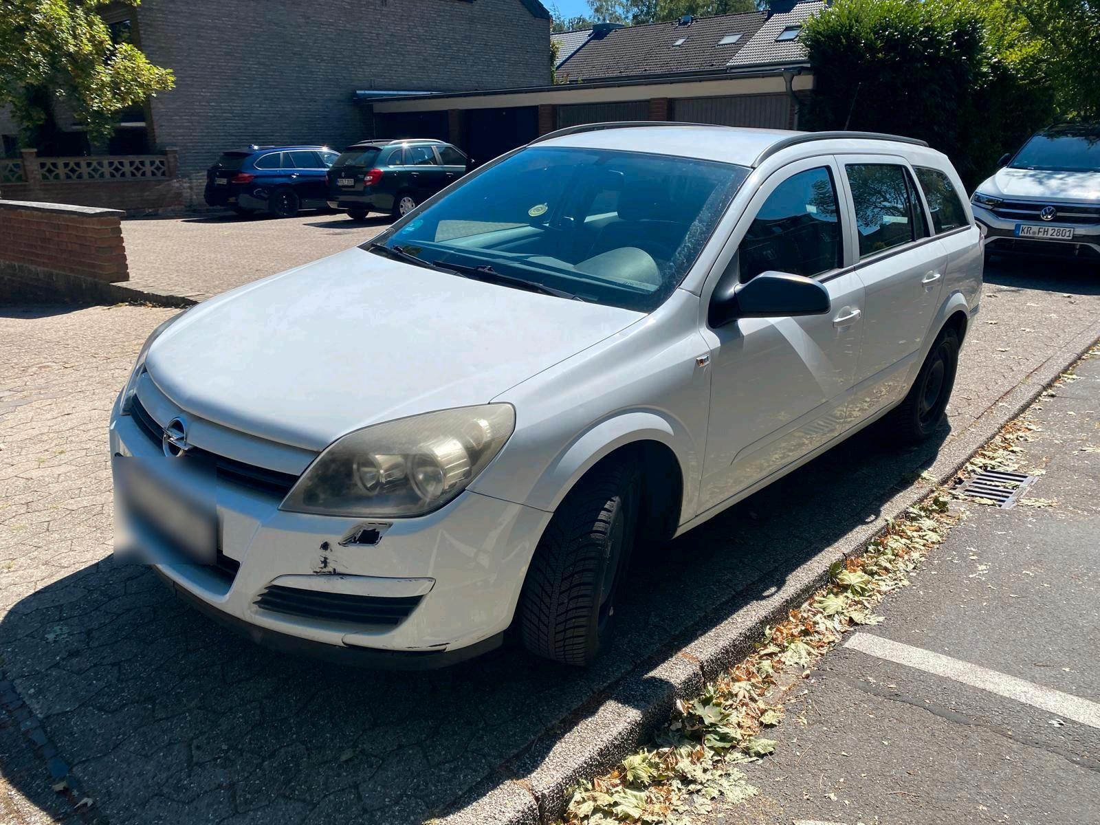 Opel Astra 2005 — rear view