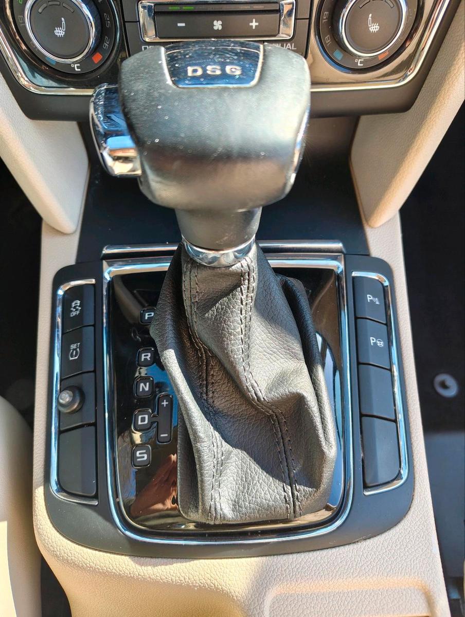 Skoda Superb 2011 — photo 8