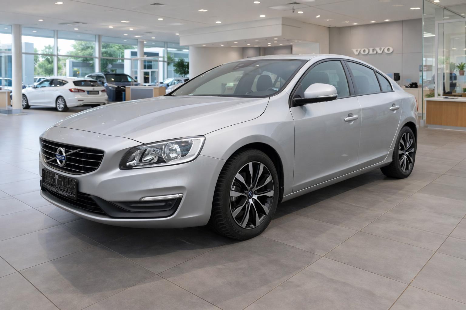 Volvo S60 T3 Linje Svart - LEDER + NAVI + AHK + BLIS