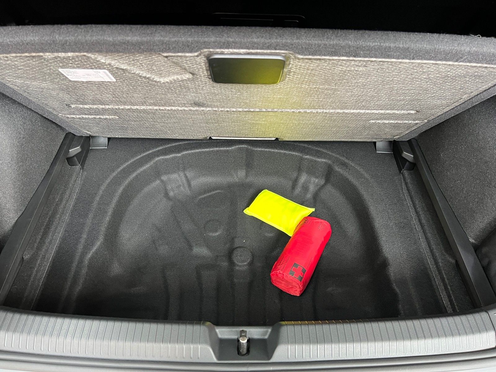 Fahrzeugabbildung Volkswagen Golf VIII Lim Life 1,5 TSI + Panora+ Abg.Scheibe
