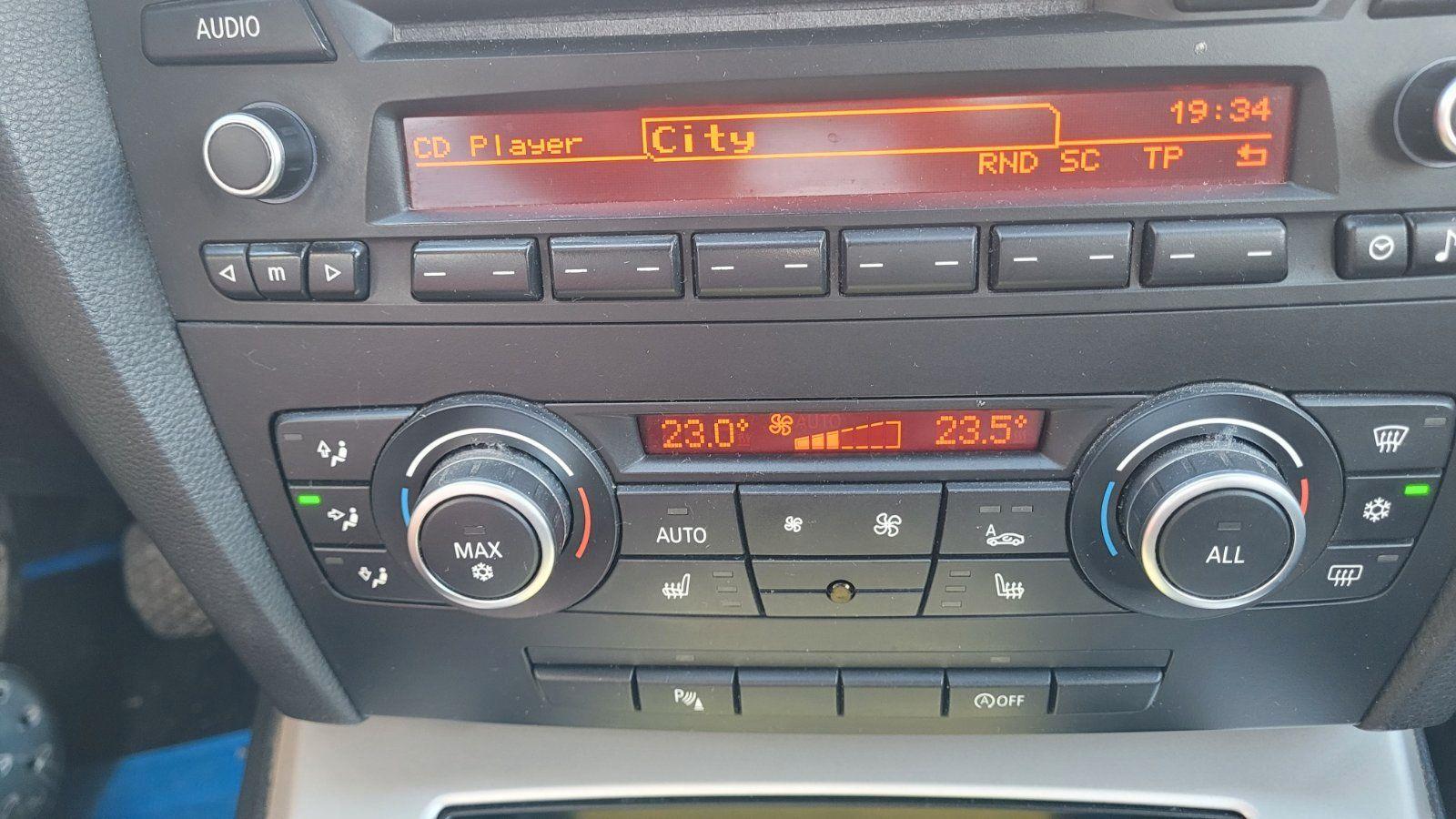 BMW 318 2012 — photo 11