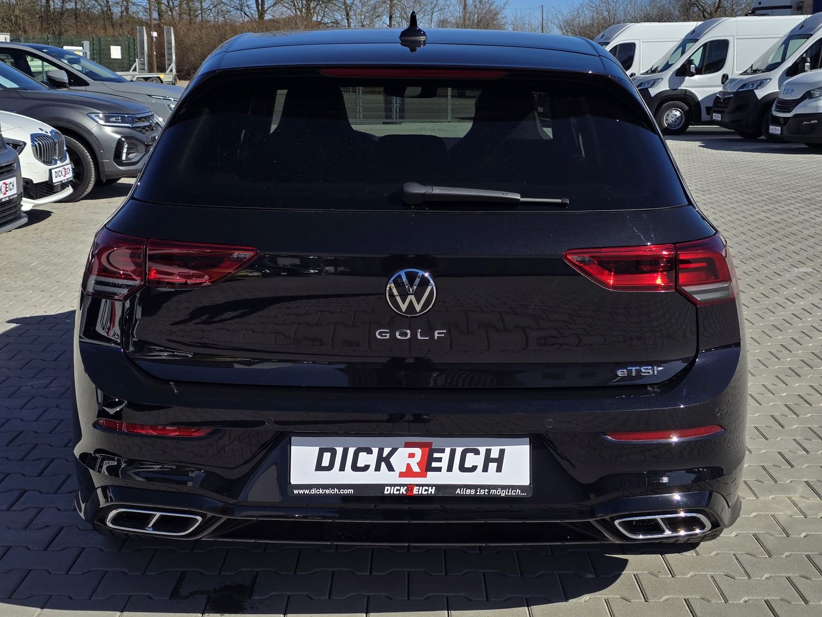 Fahrzeugabbildung Volkswagen Golf 1.5 TSI R-Line PANO*LED*ACC*KAMERA*PremNAVI