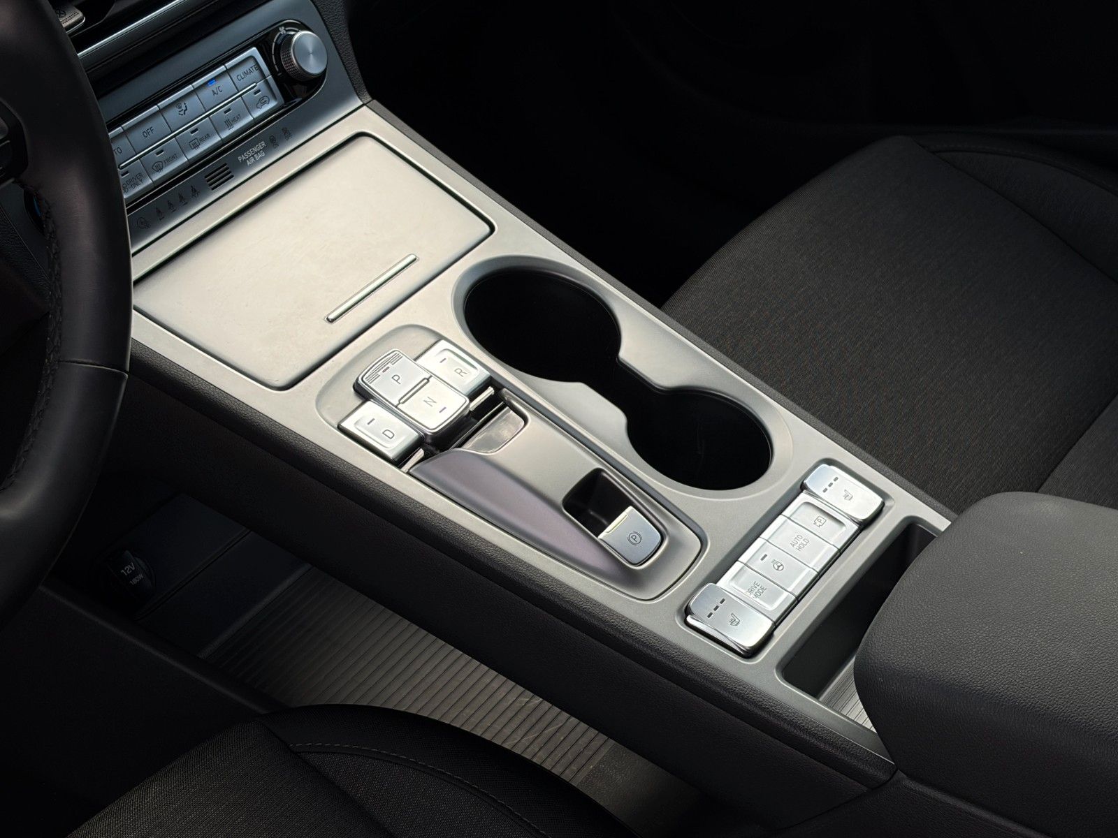 Fahrzeugabbildung Hyundai KONA E Trend NAV LHZ LKA LFA ACC KRELL CarPlay