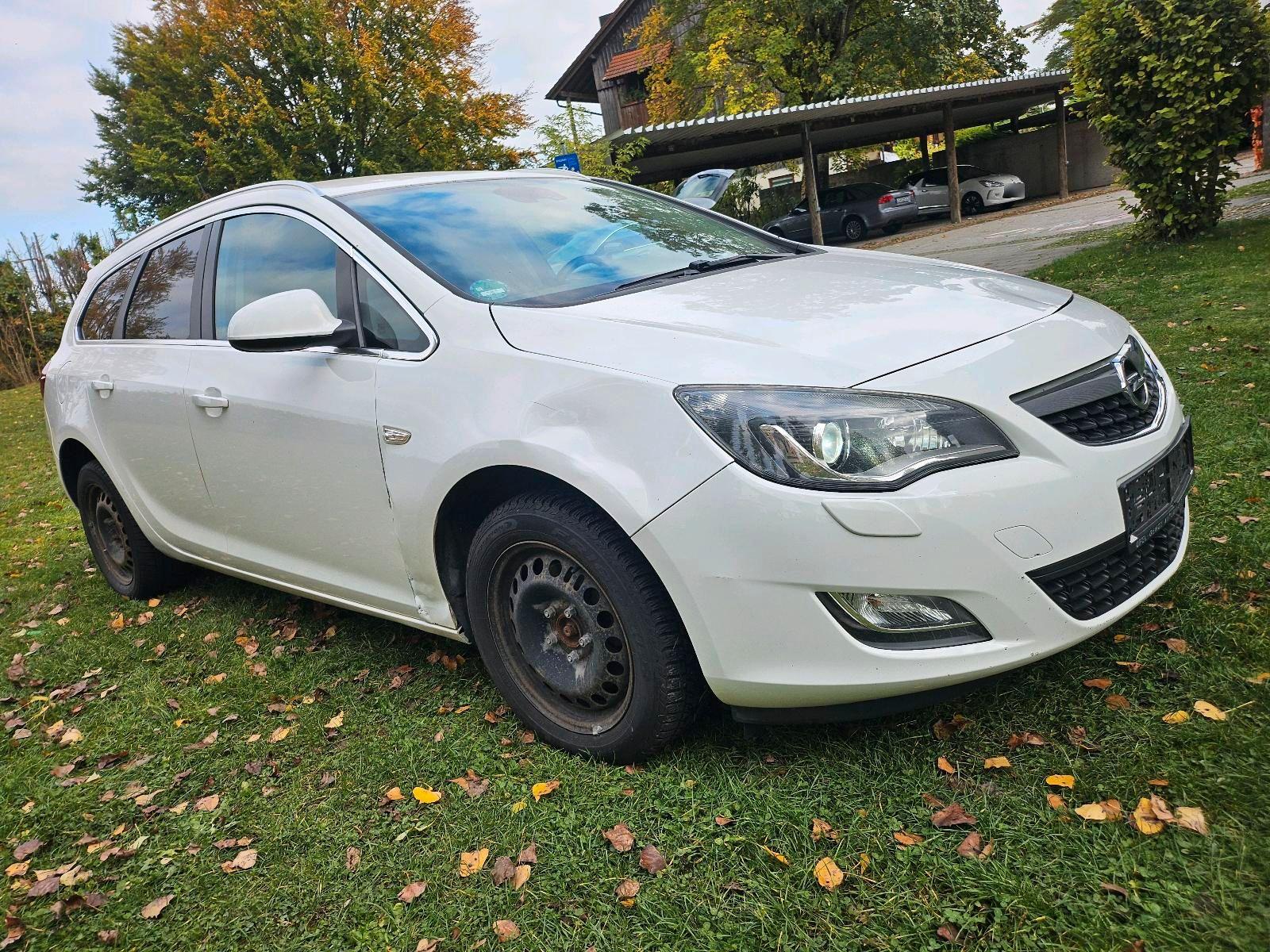 Opel Astra 2012 — photo 12