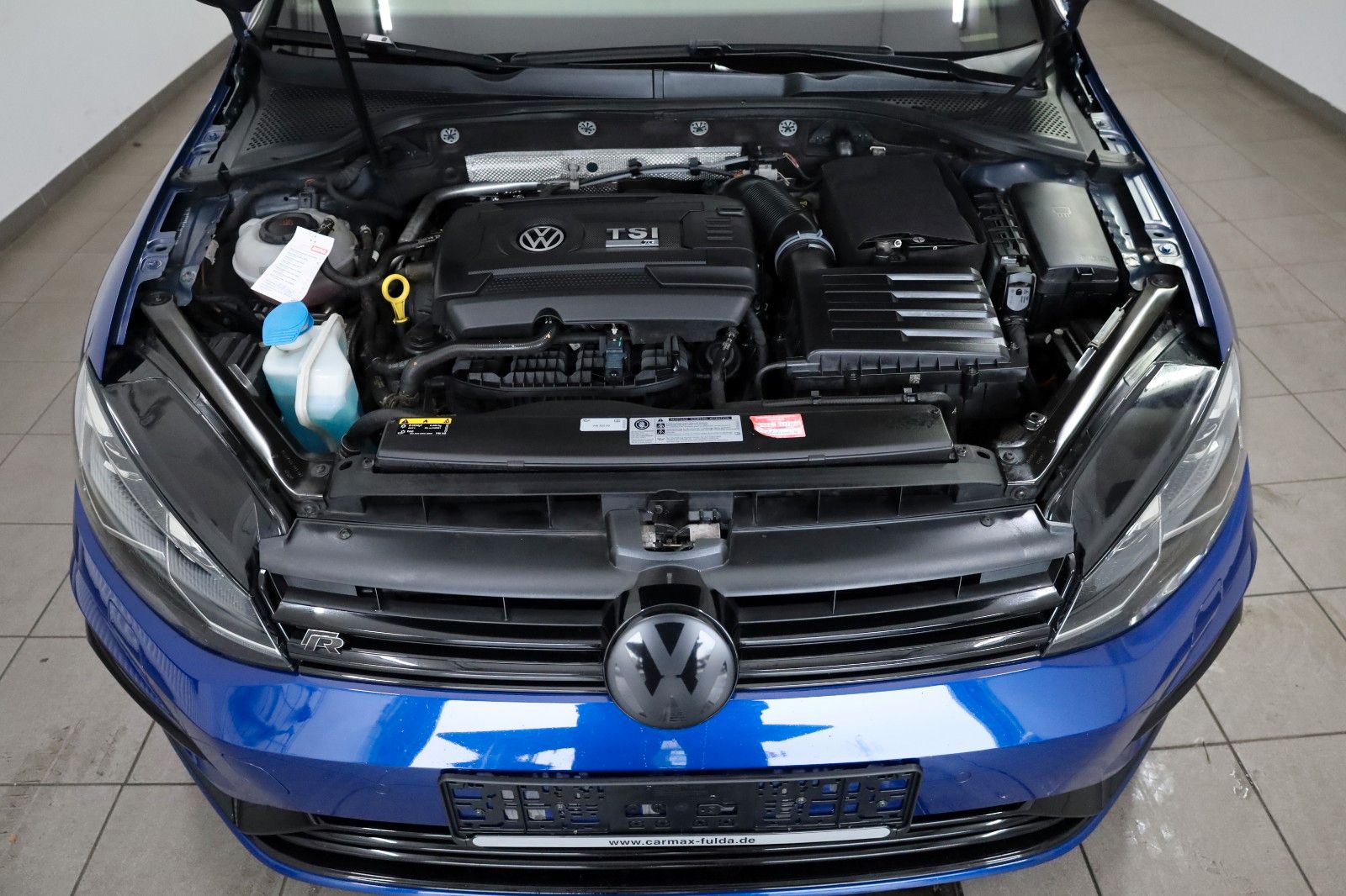 Fahrzeugabbildung Volkswagen Golf VII R, 4M,DSG,Perform,Leder,Navi, Akrapovič