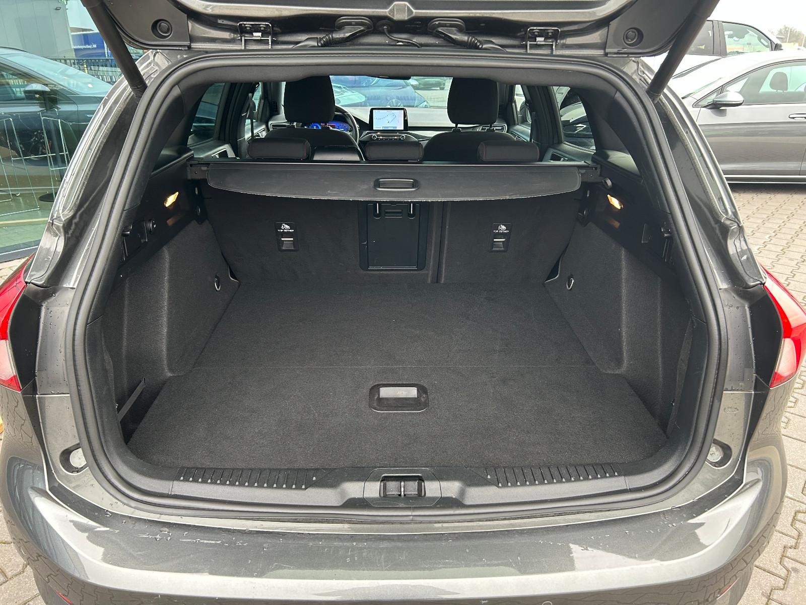 Ford Focus Turnier 1.5 ST-Line X *LED*APP*TEMP*SHZ*18