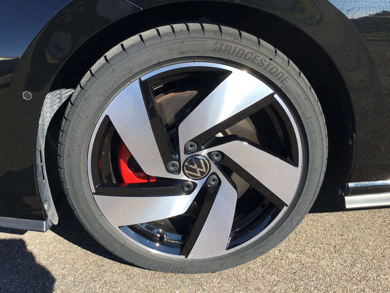 Fahrzeugabbildung Volkswagen Golf GTI+MatrixLED+18"+AHK+Pano+H&K+ACC
