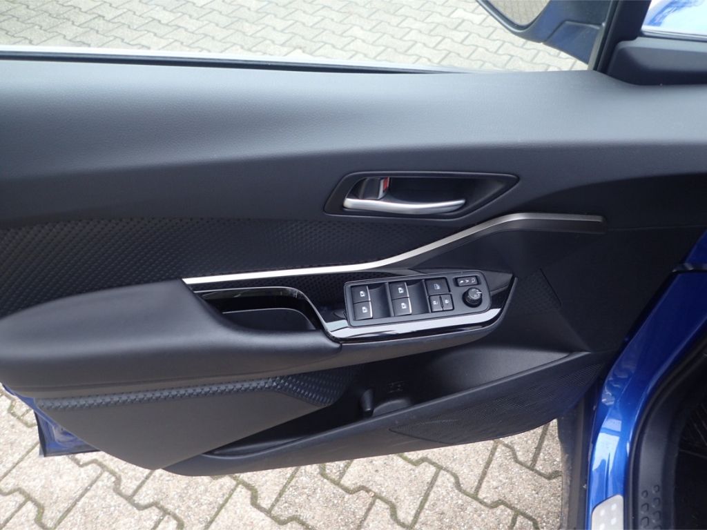 Fahrzeugabbildung Toyota C-HR 1.2T Style Selection AHK LED Allrad Totwink