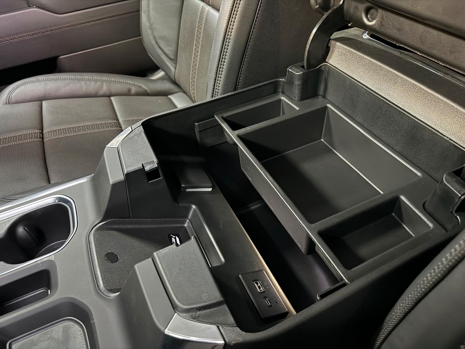 Fahrzeugabbildung Chevrolet 2026 SILVERADO DURAMAX DIESEL 4x4 HIGH COUNTRY