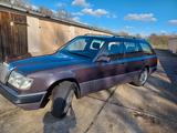 Mercedes-Benz zuverlässiger Stern mit roter Lederausstattung - gebrauchte Mercedes-Benz 200 aus dem Jahr 1991