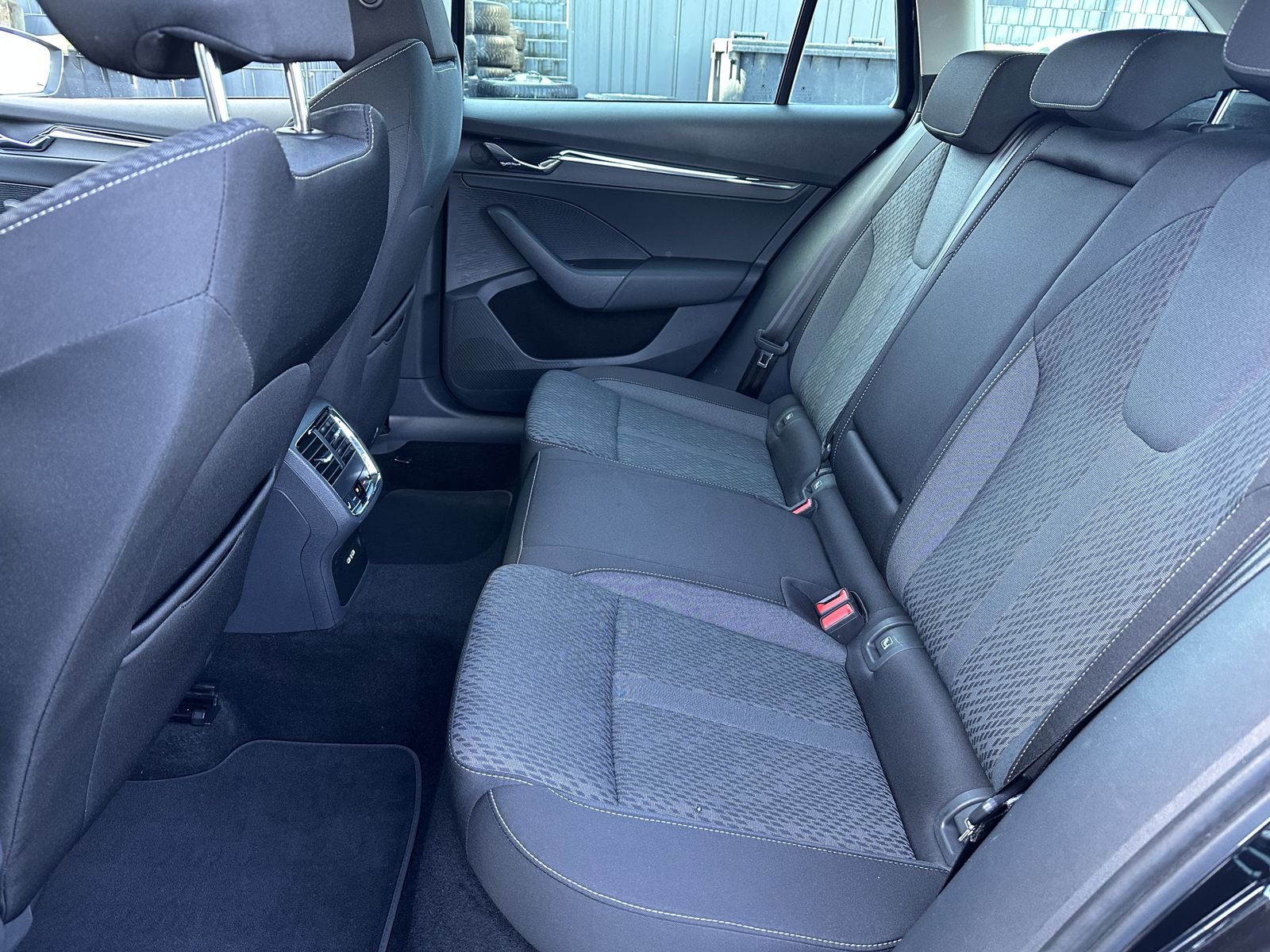 Fahrzeugabbildung SKODA Octavia Combi 2.0 TDI DSG Style NAV+LED+HEAD-UP